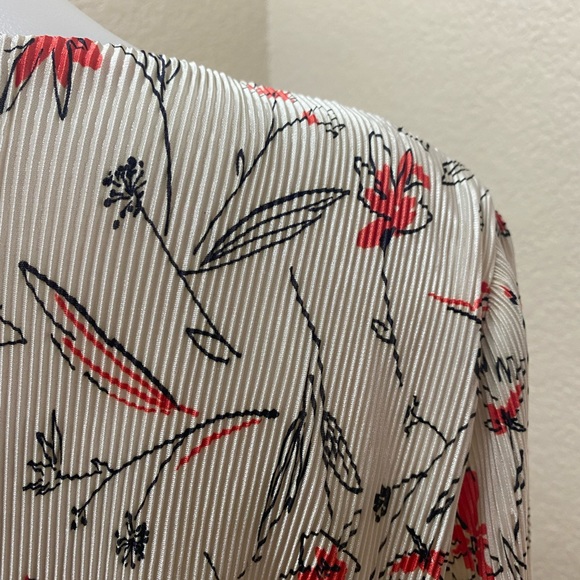 ASTR the Label Surplice Cream and Orange Shirt Long Sleeve Pleated  [262] - Picture 4 of 6